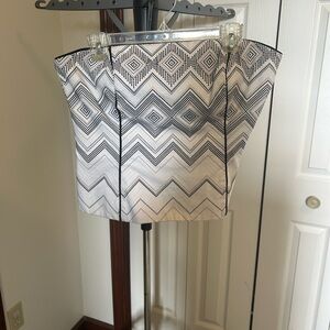 Black and White Zigzag Strapless Top